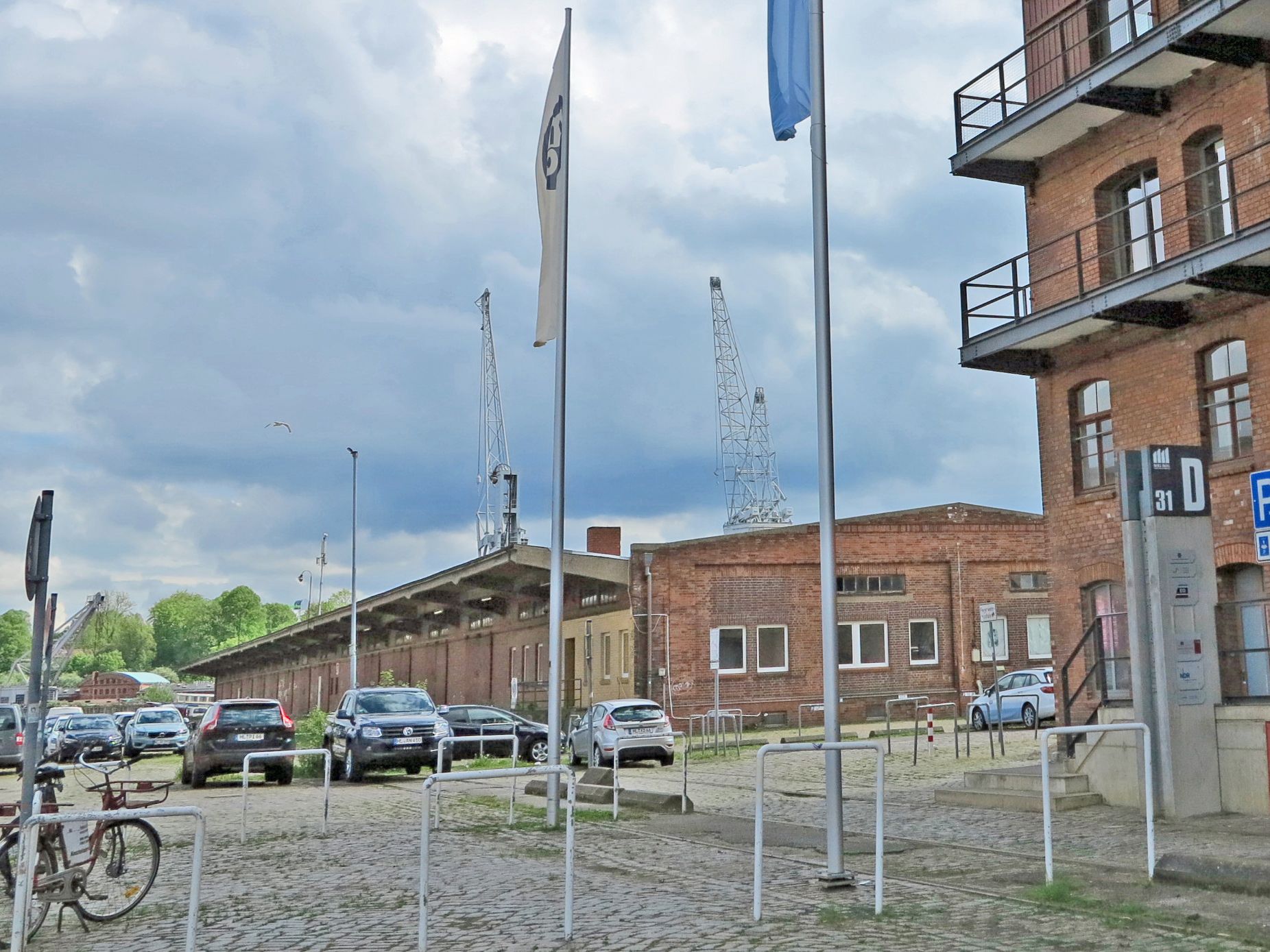 Schuppen F
